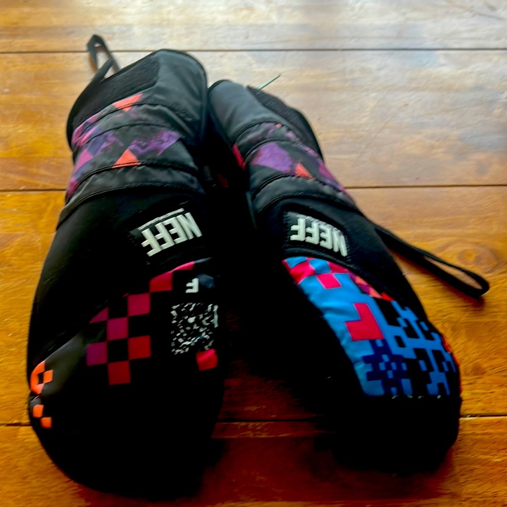 COPY - COPY - NEFF women’s digger Mitt